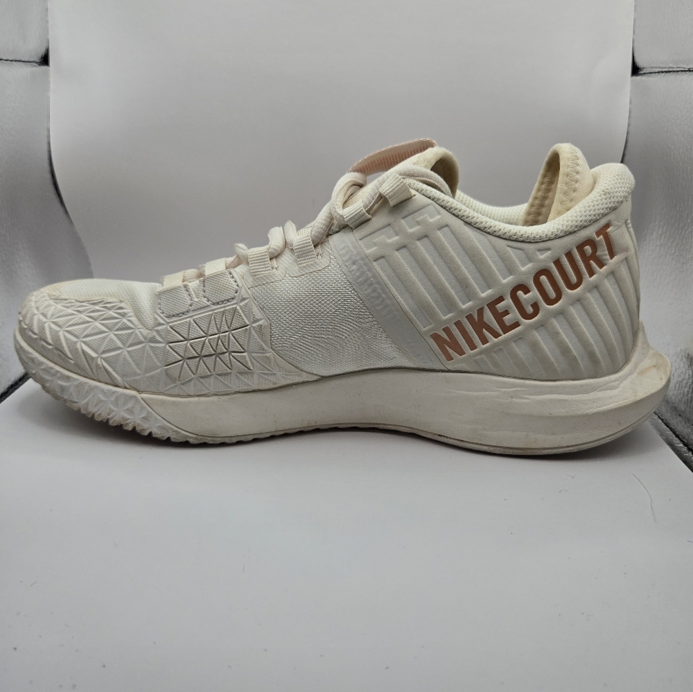 NikeCourt Air Zoom Zero Women's Tennis Shoe, size 7.5